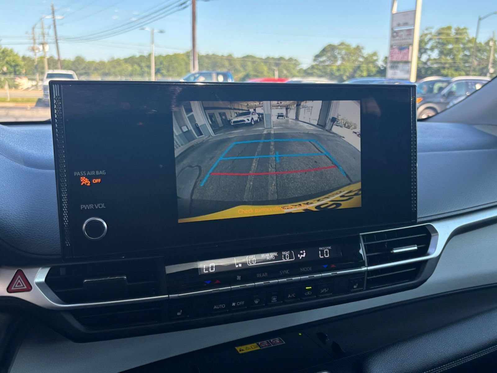 Thumbnail: 2025 Toyota Sienna - 27