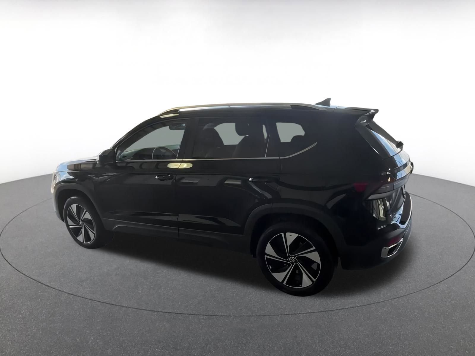 Thumbnail: 2025 Volkswagen Taos - 10