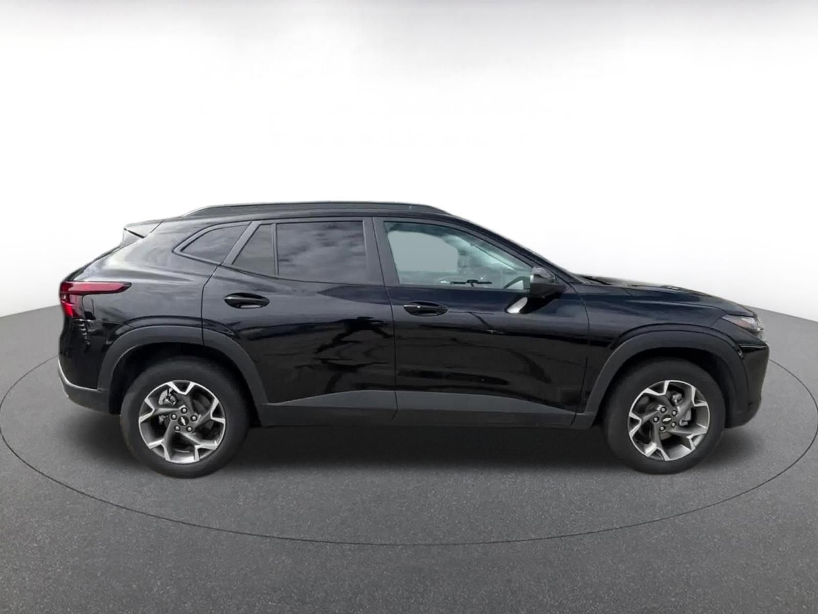 Thumbnail: 2025 Chevrolet Trax - 16