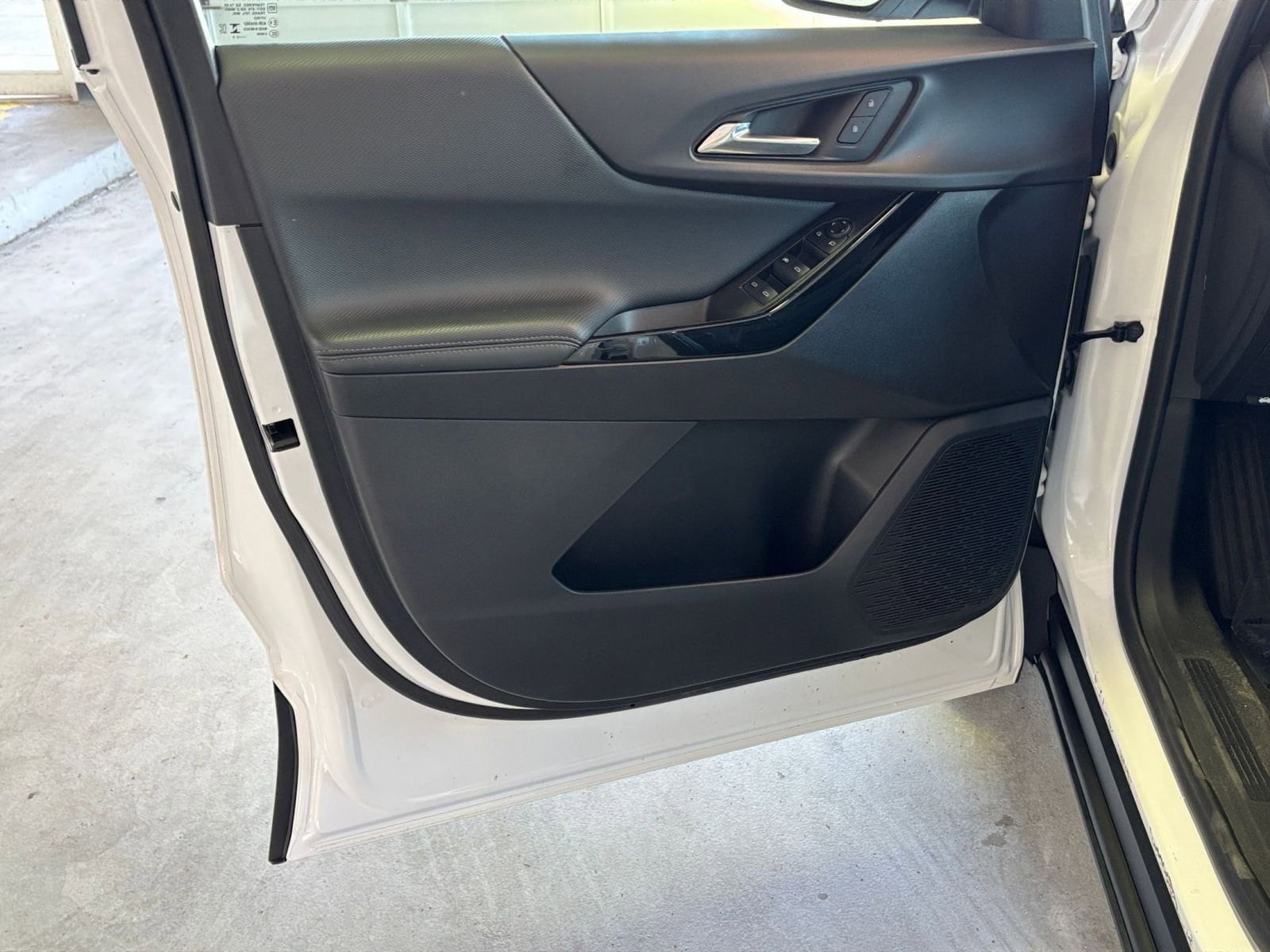 Thumbnail: 2025 Chevrolet Equinox - 18