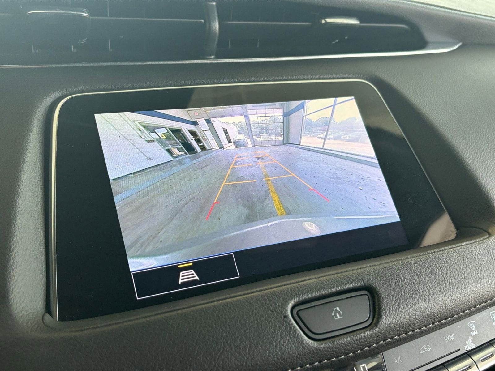 Thumbnail: 2023 Cadillac XT4 - 17