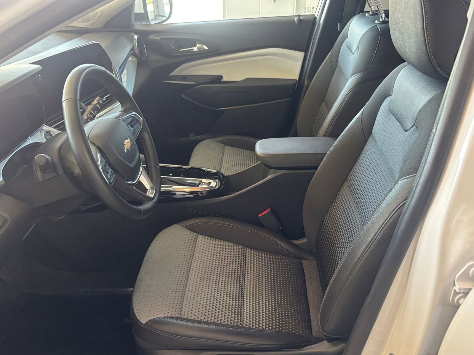 Thumbnail: 2025 Chevrolet Trax - 32