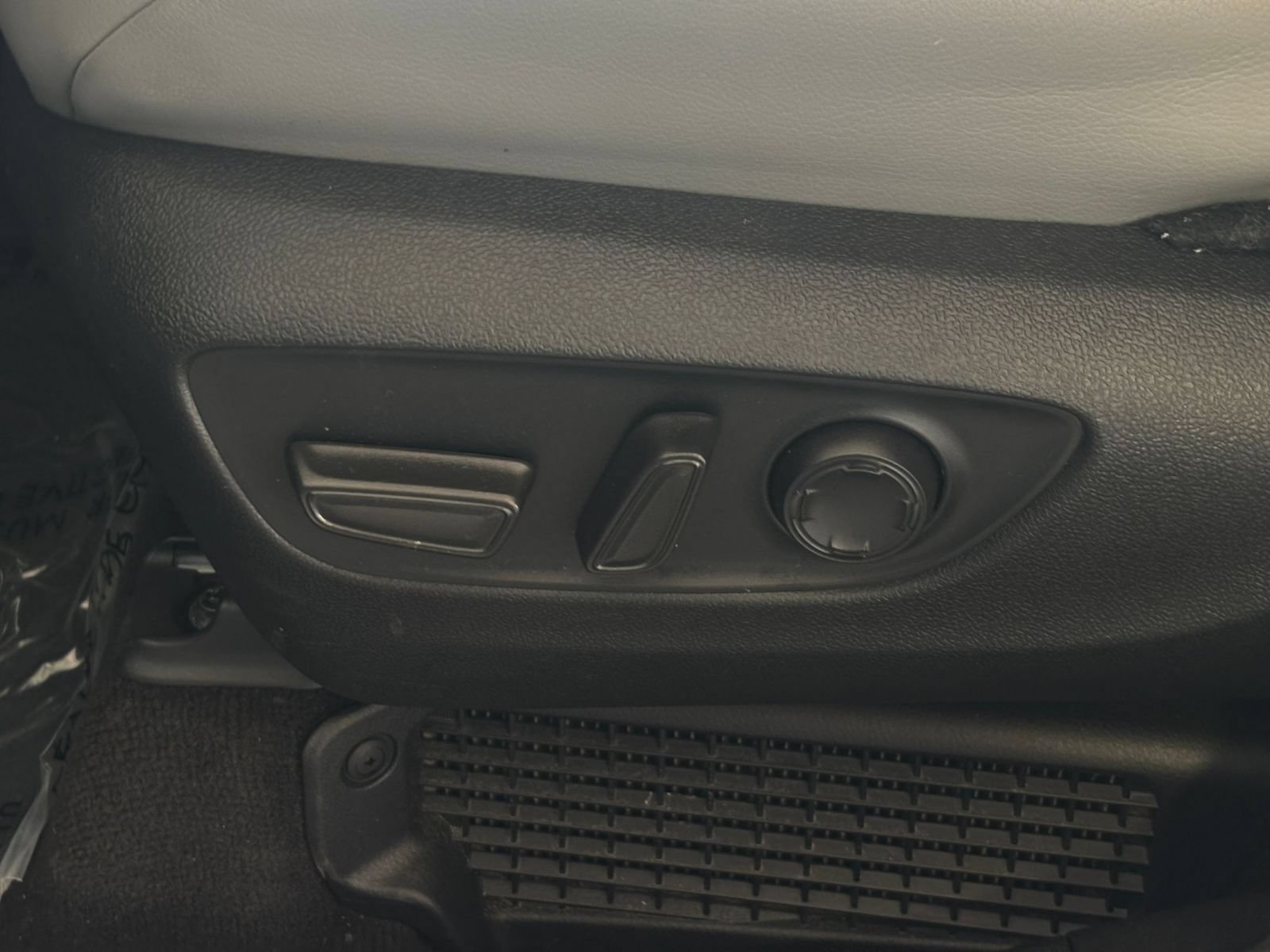 Thumbnail: 2025 Toyota Sienna - 18