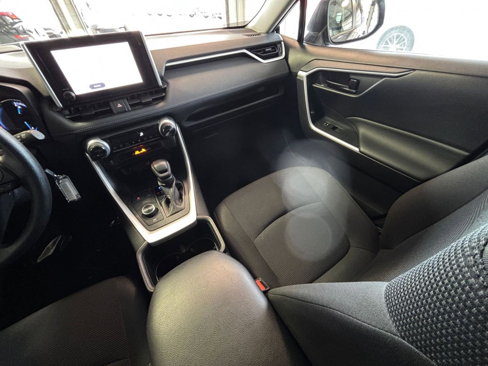 Thumbnail: 2025 Toyota RAV4 - 34