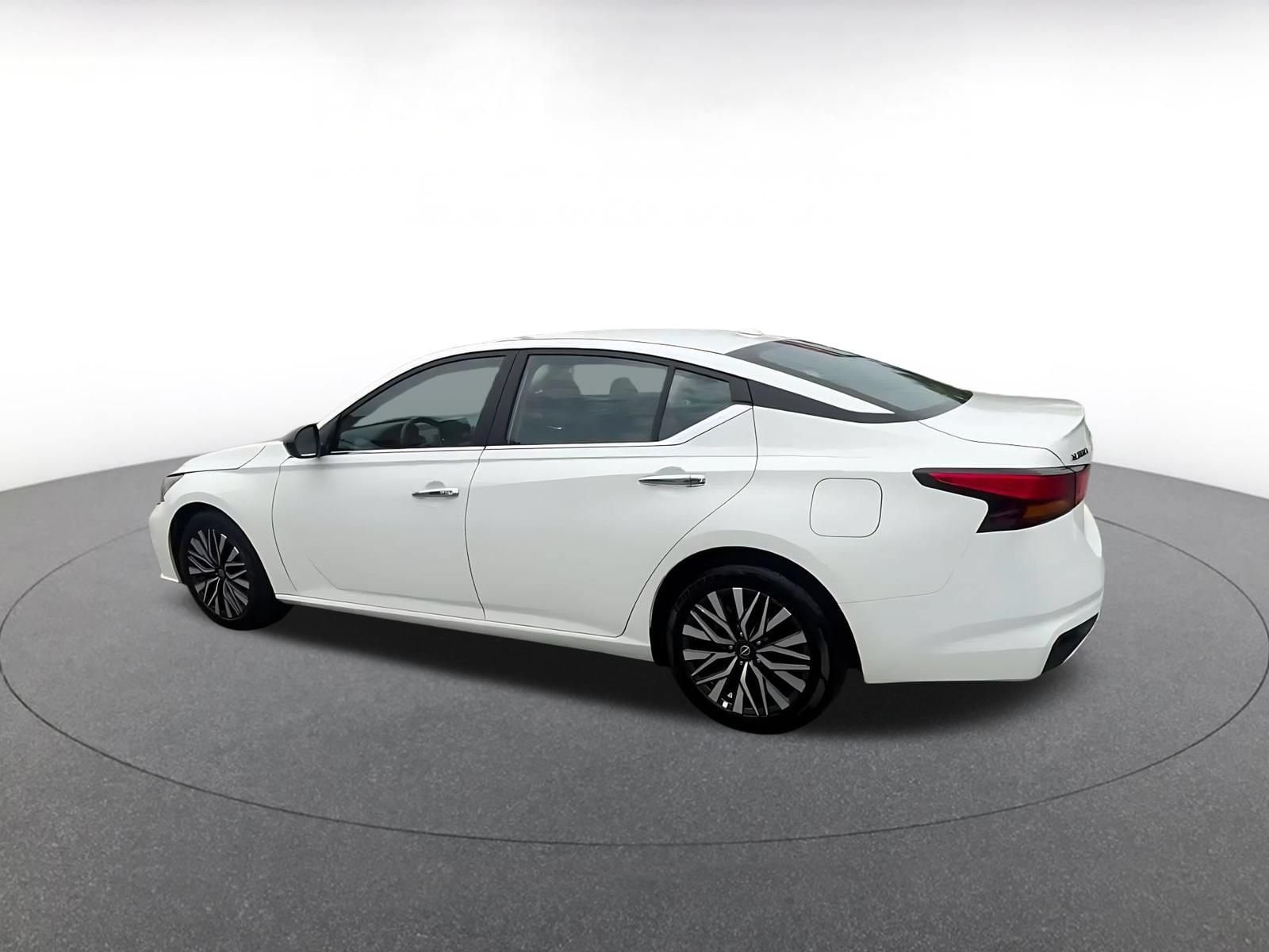 Thumbnail: 2025 Nissan Altima - 8