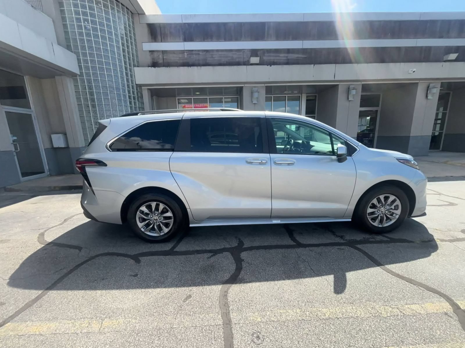 Thumbnail: 2025 Toyota Sienna - 15