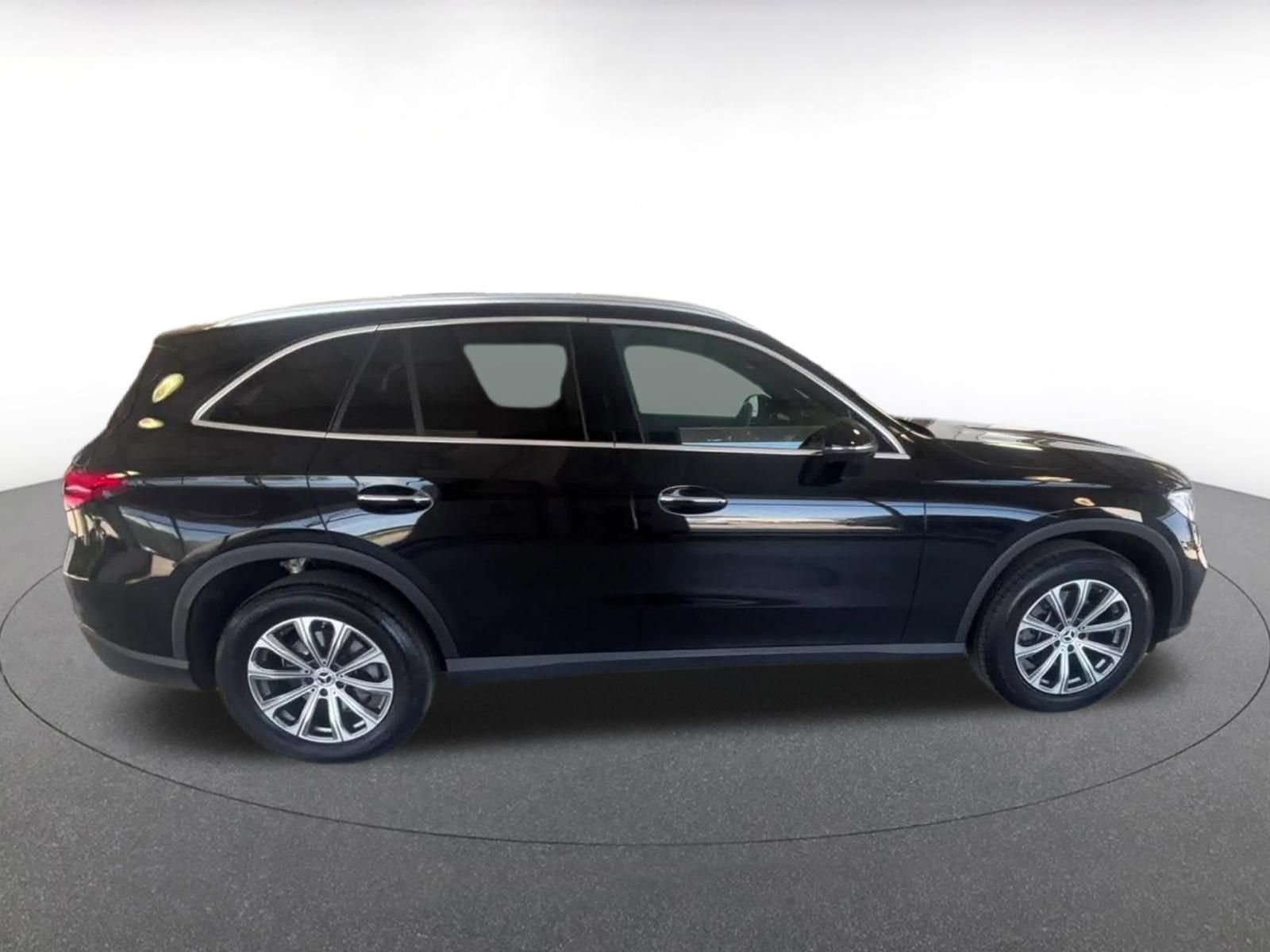 Thumbnail: 2024 Mercedes-Benz GLC - 16