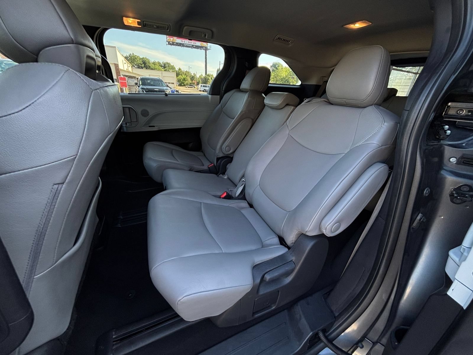 Thumbnail: 2025 Toyota Sienna - 28