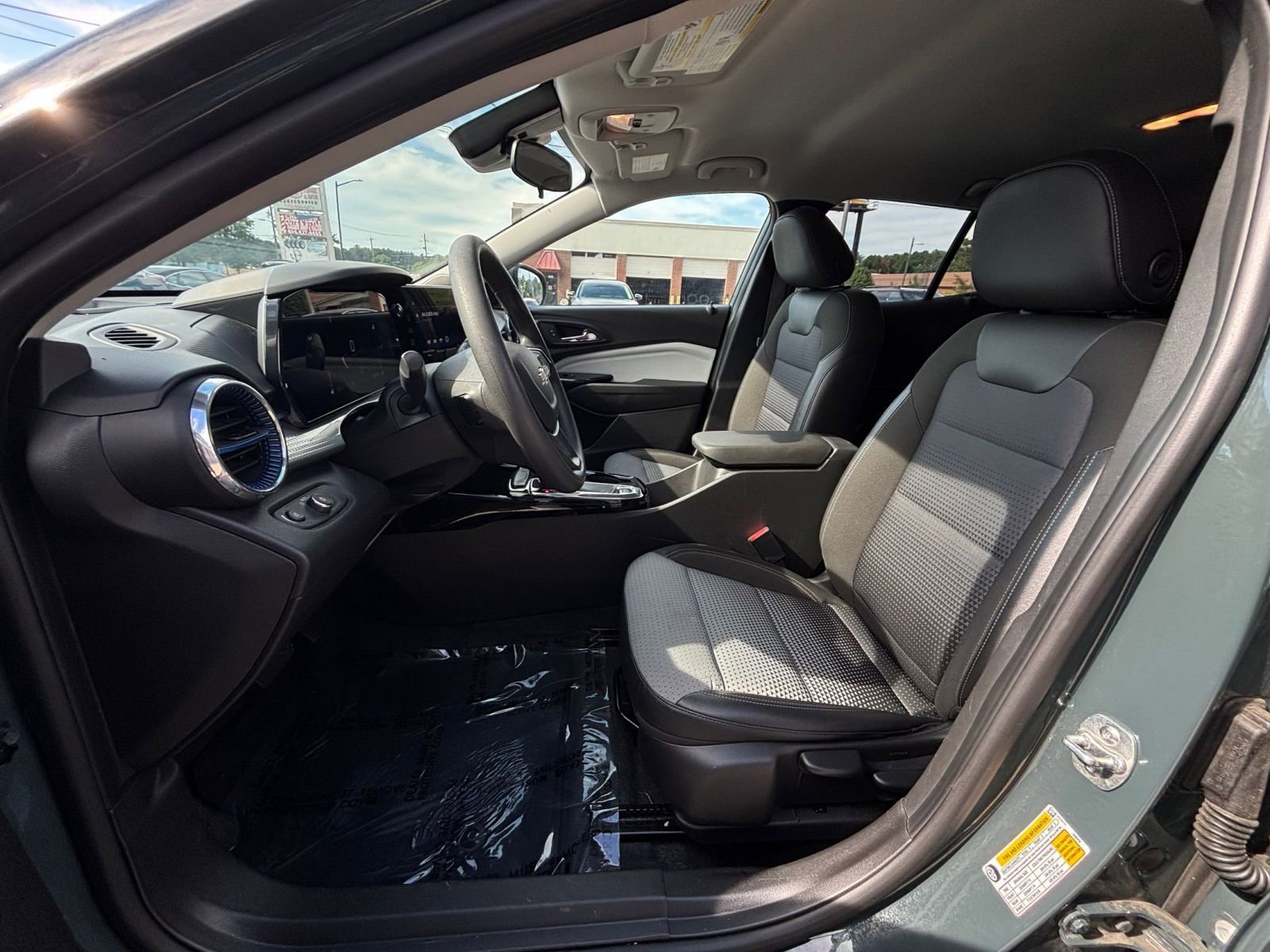 Thumbnail: 2025 Chevrolet Trax - 27