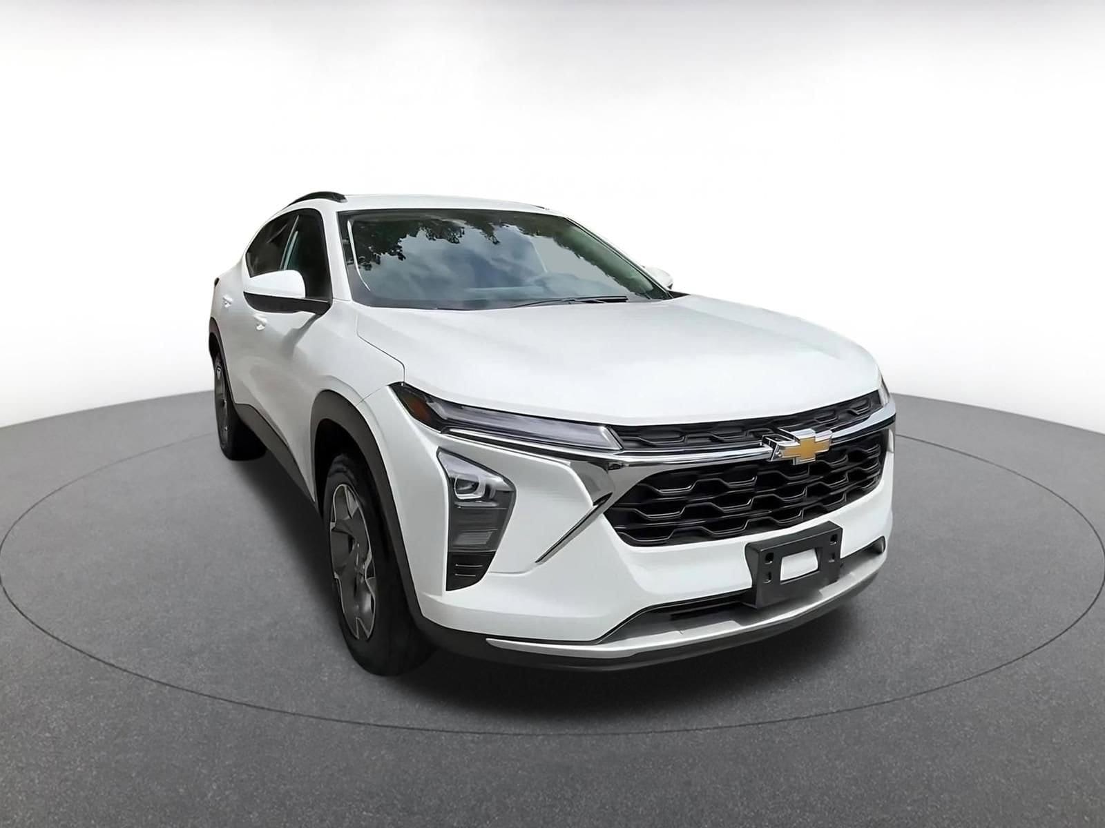 Thumbnail: 2025 Chevrolet Trax - 3