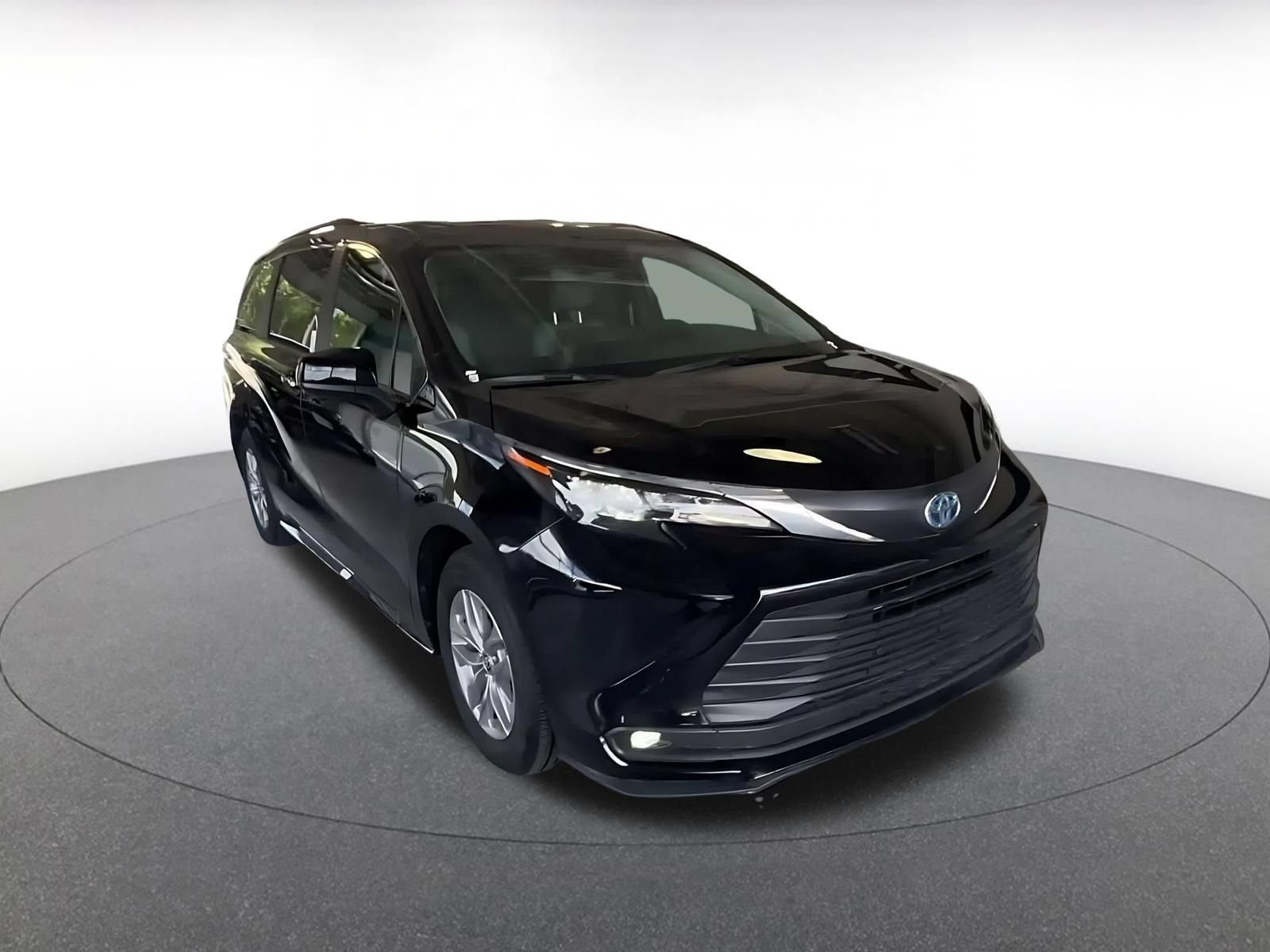 Thumbnail: 2025 Toyota Sienna - 3