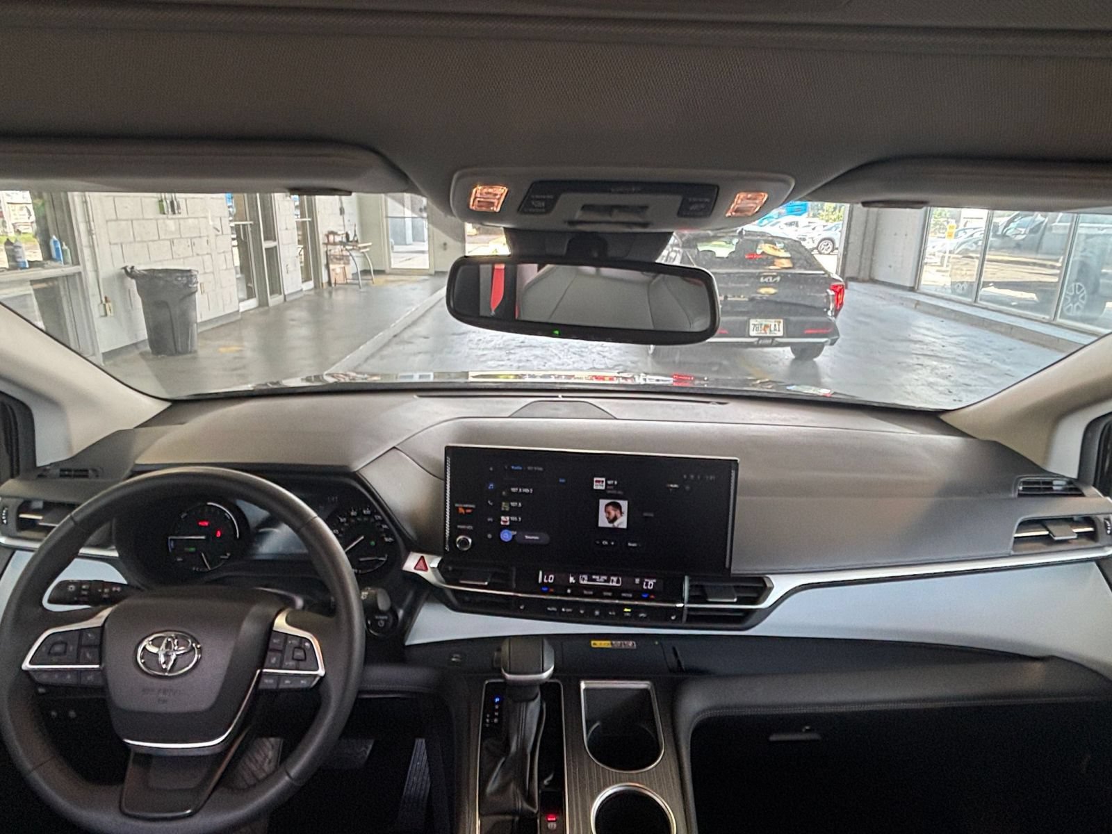Thumbnail: 2025 Toyota Sienna - 35