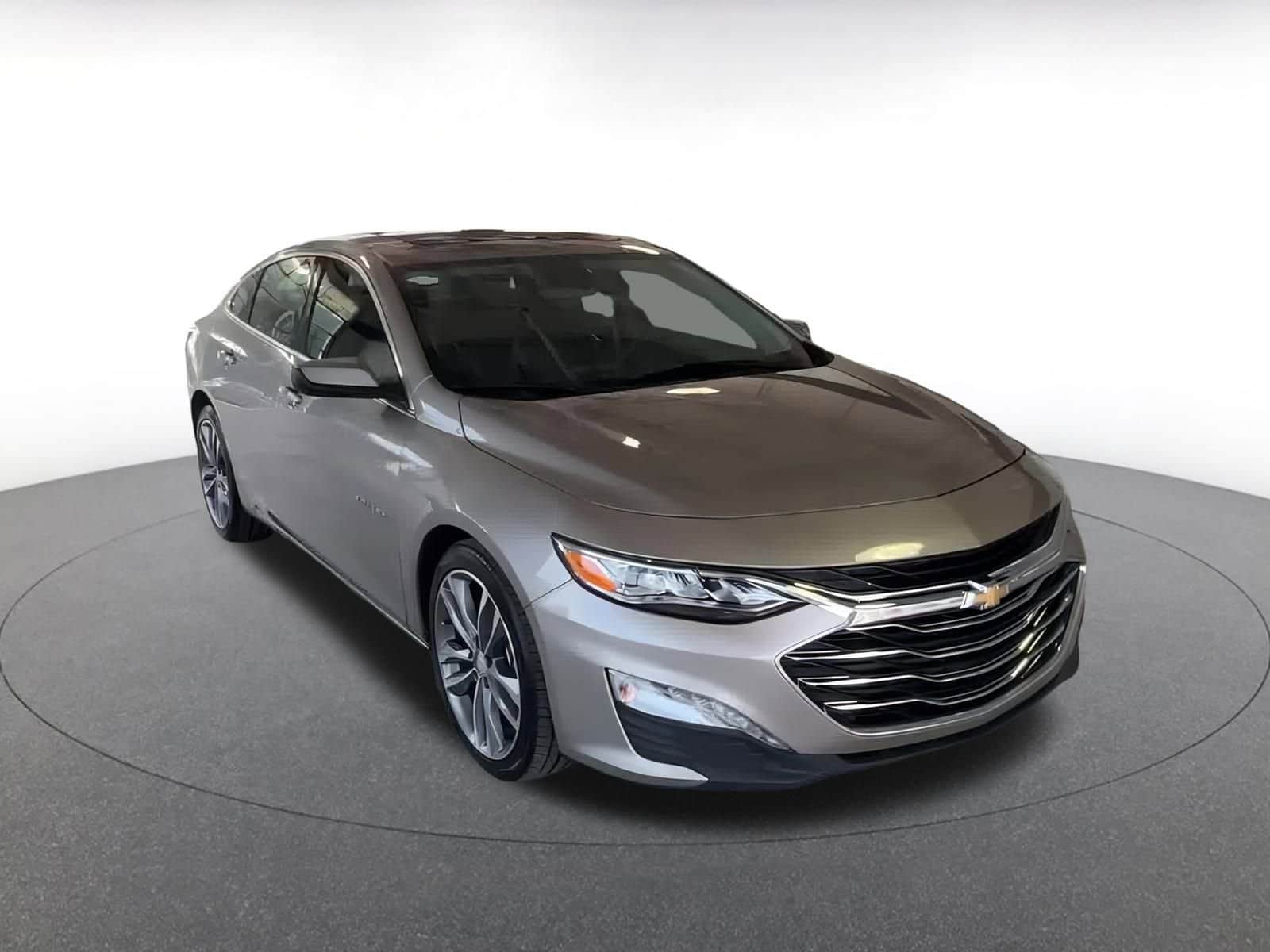 Thumbnail: 2024 Chevrolet Malibu - 3