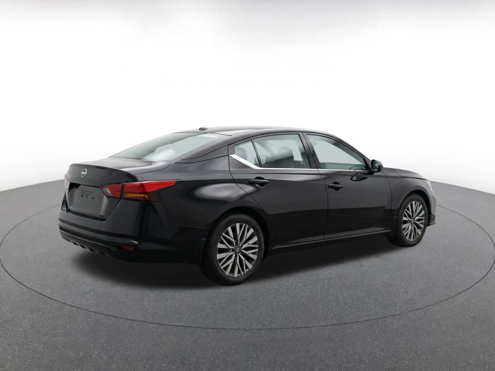 Thumbnail: 2025 Nissan Altima - 8