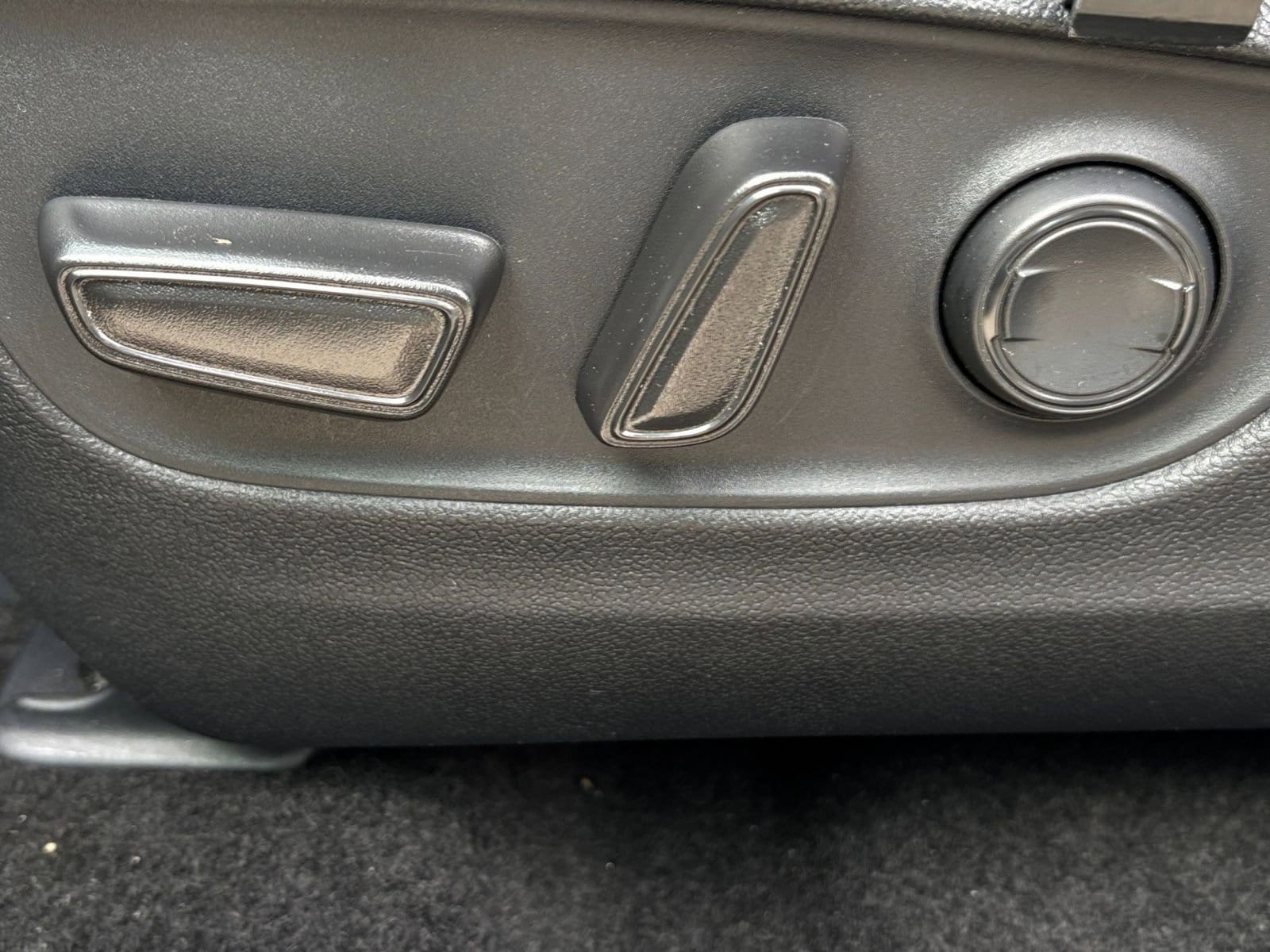 Thumbnail: 2025 Toyota RAV4 - 22