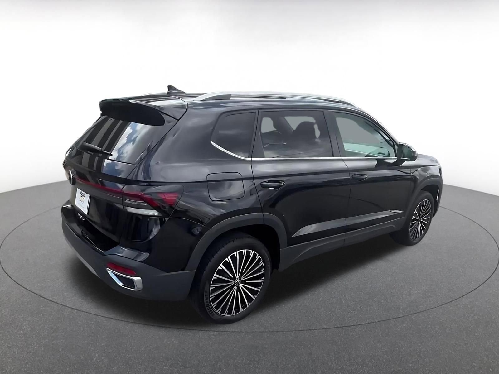 Thumbnail: 2025 Volkswagen Taos - 17