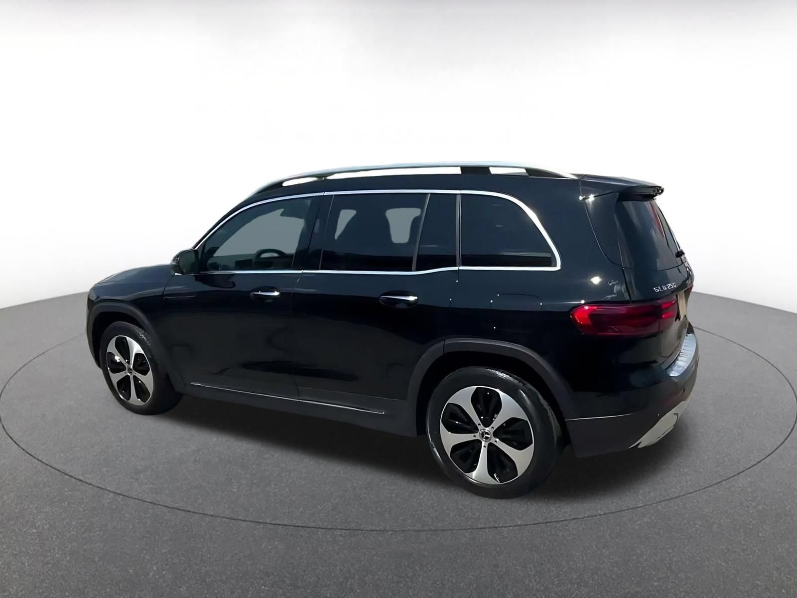 Thumbnail: 2025 Mercedes-Benz GLB - 9
