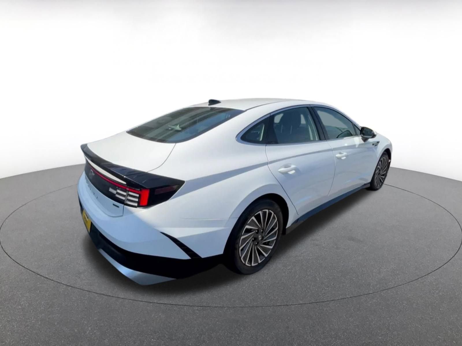Thumbnail: 2025 Hyundai Sonata - 18