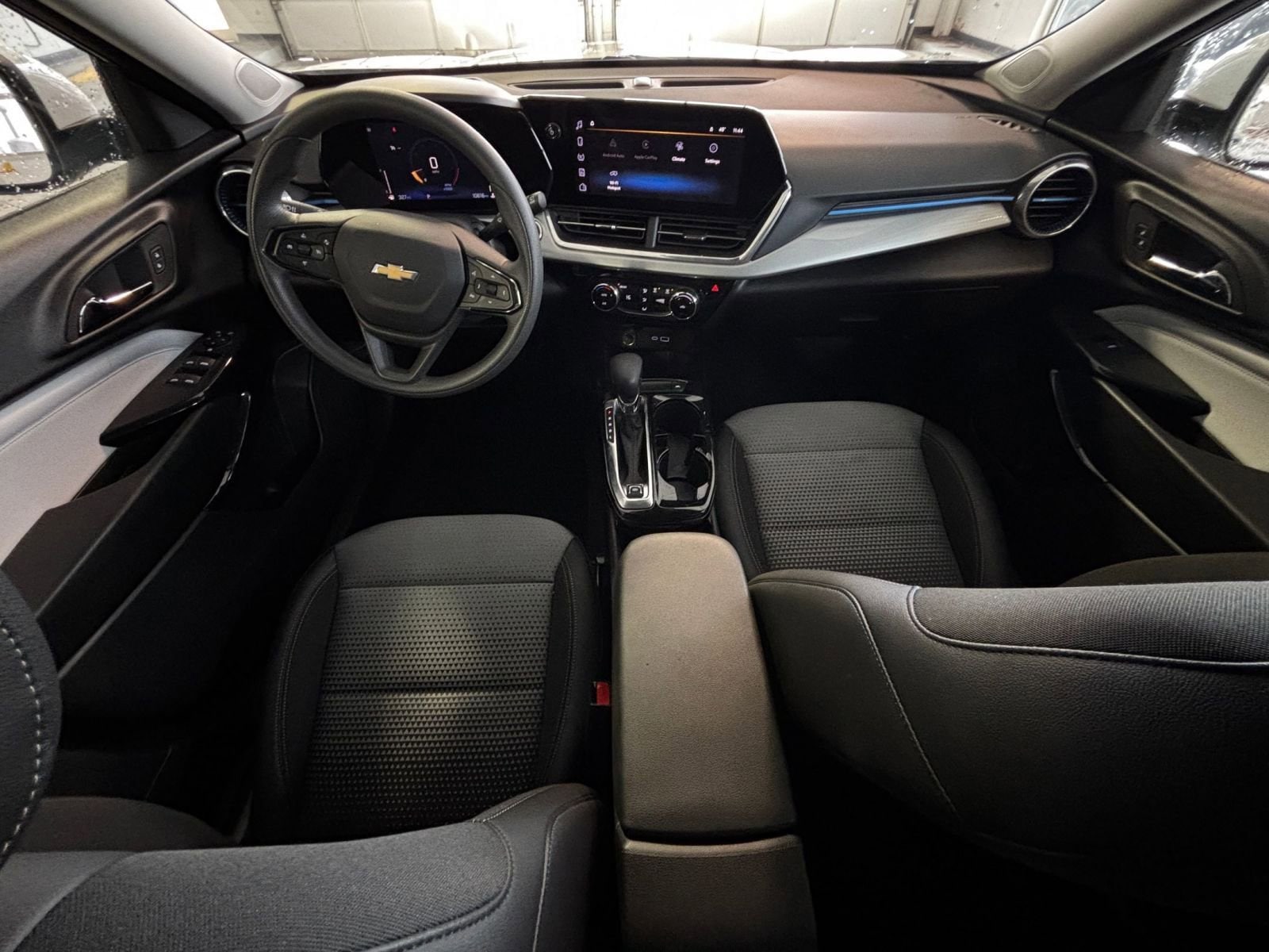 Thumbnail: 2025 Chevrolet Trax - 32