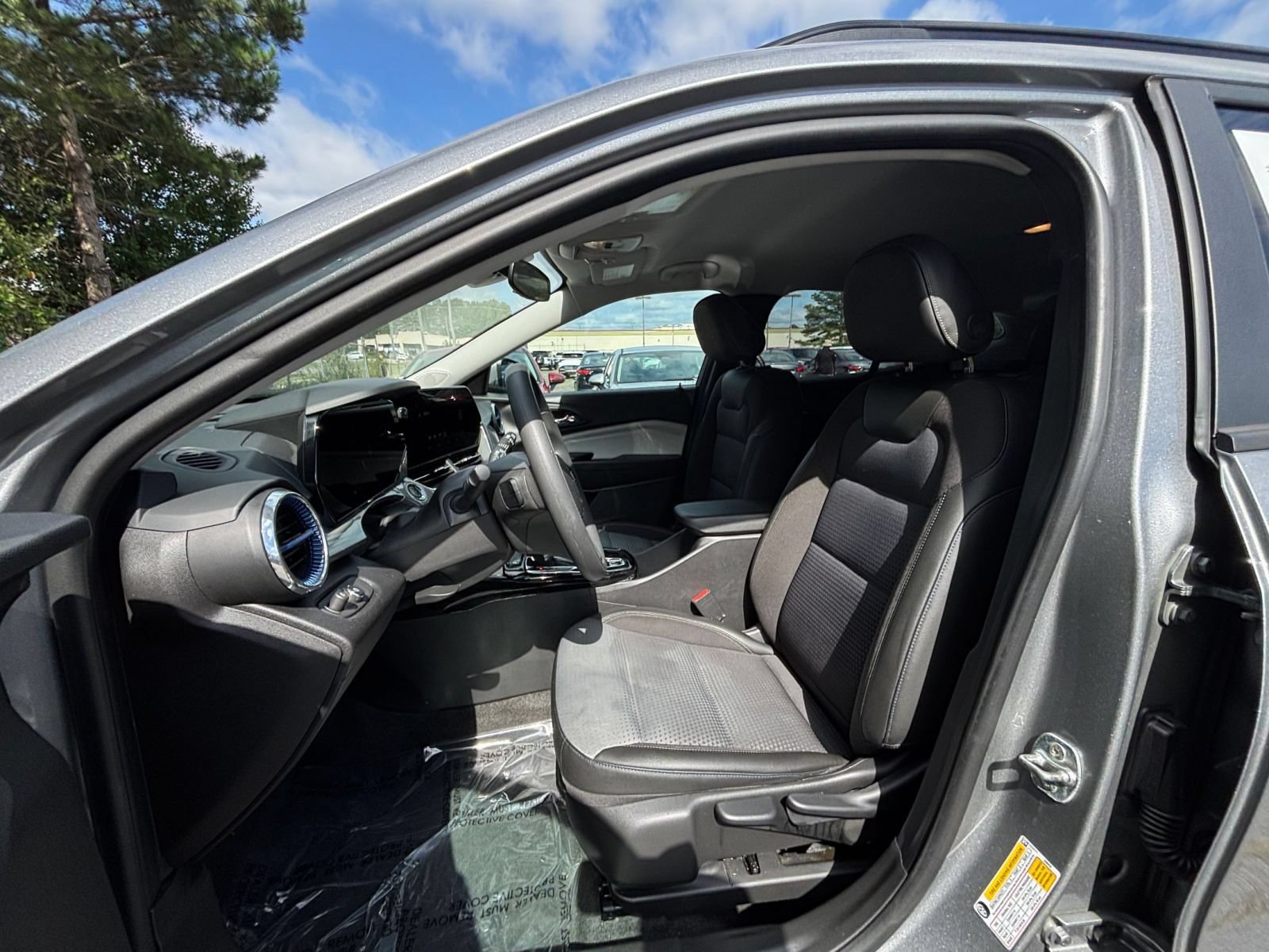 Thumbnail: 2025 Chevrolet Trax - 22