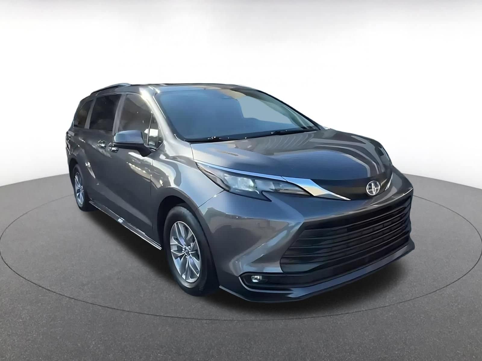 Thumbnail: 2025 Toyota Sienna - 3