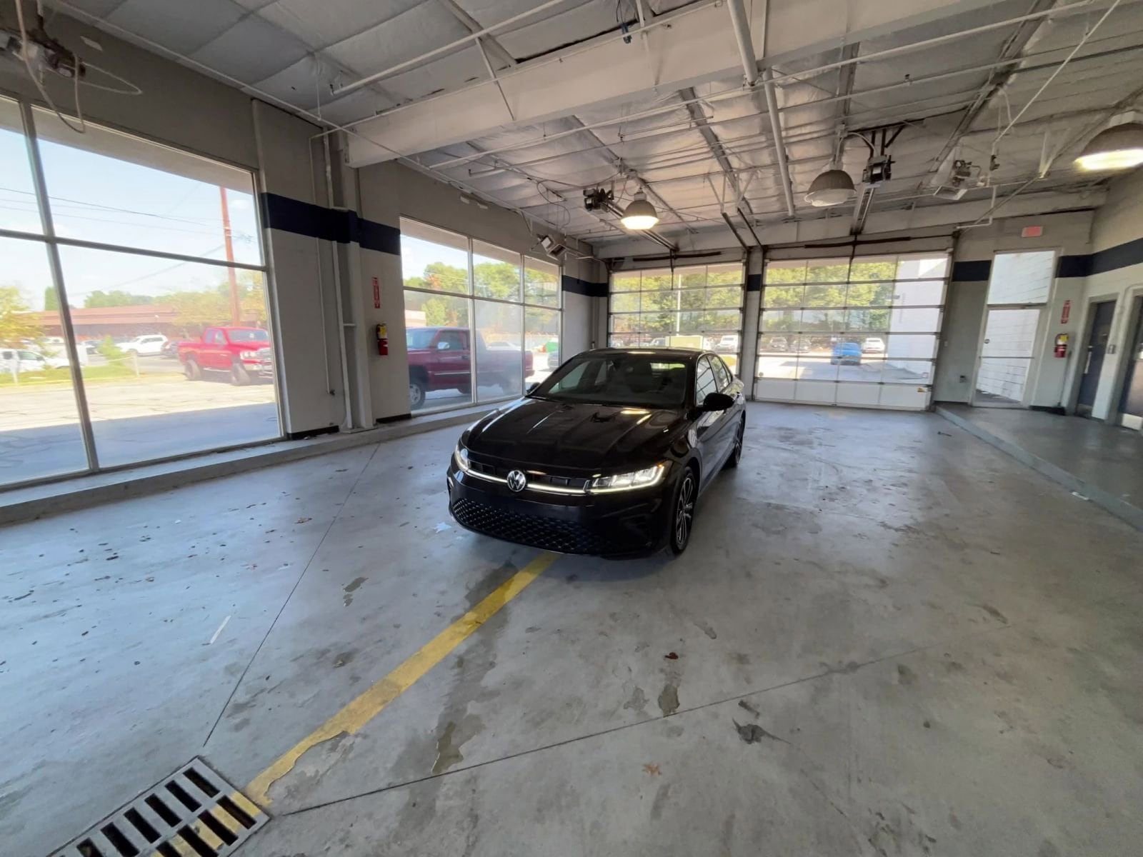 Thumbnail: 2025 Volkswagen Jetta - 16