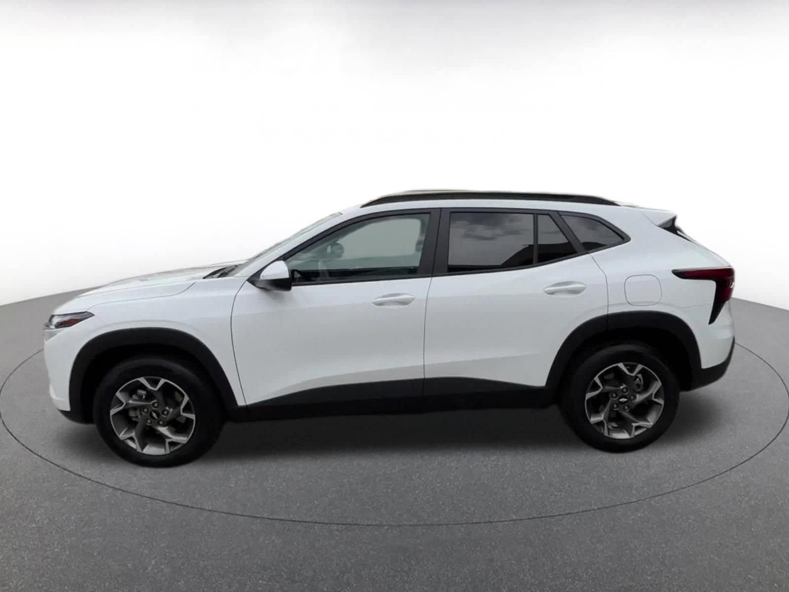 Thumbnail: 2025 Chevrolet Trax - 8