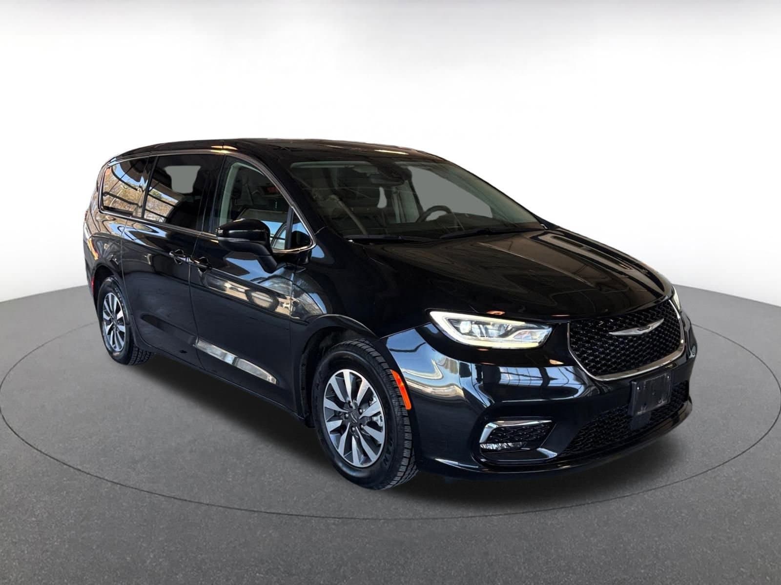 Thumbnail: 2023 Chrysler Pacifica - 2