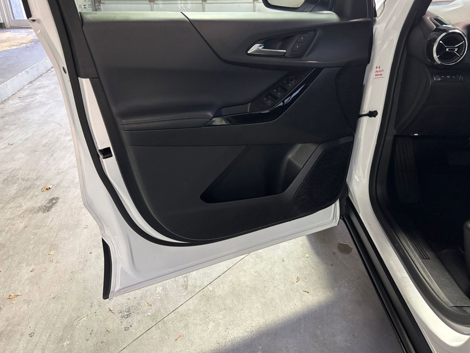 Thumbnail: 2025 Chevrolet Equinox - 25