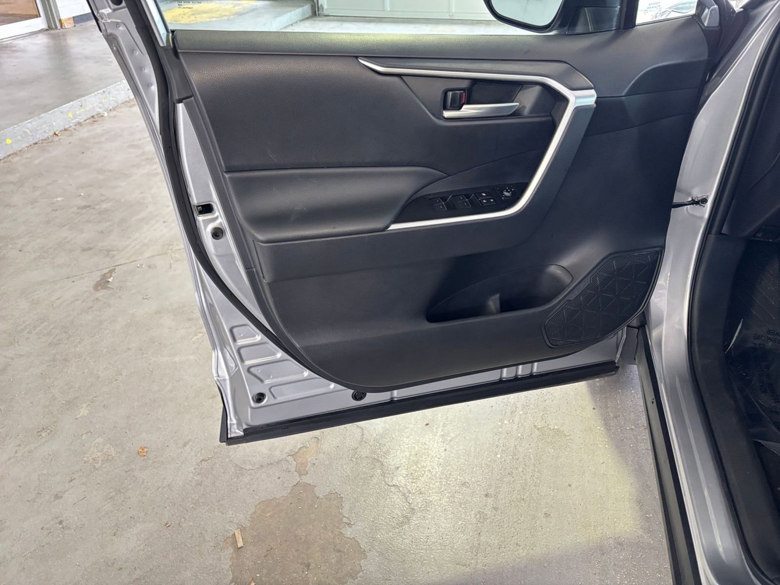 Thumbnail: 2025 Toyota RAV4 - 27