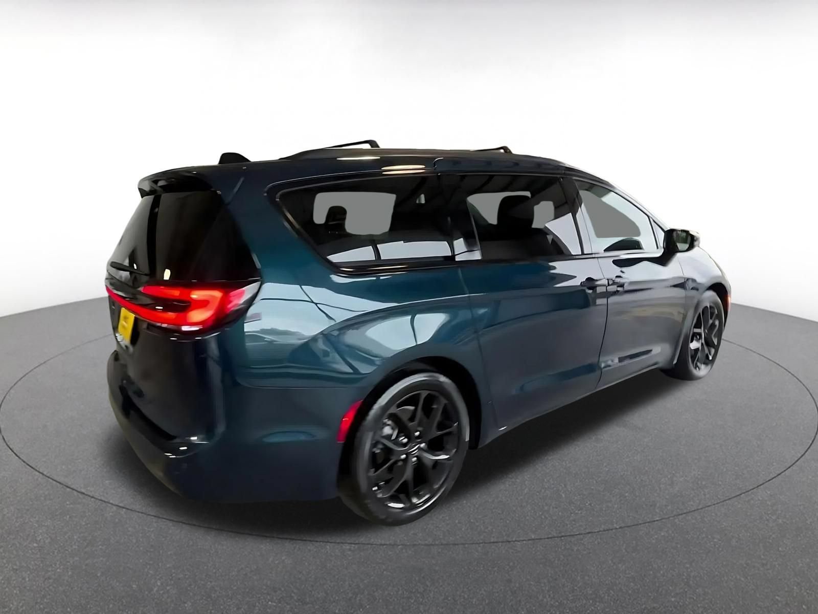 Thumbnail: 2025 Chrysler Pacifica - 14