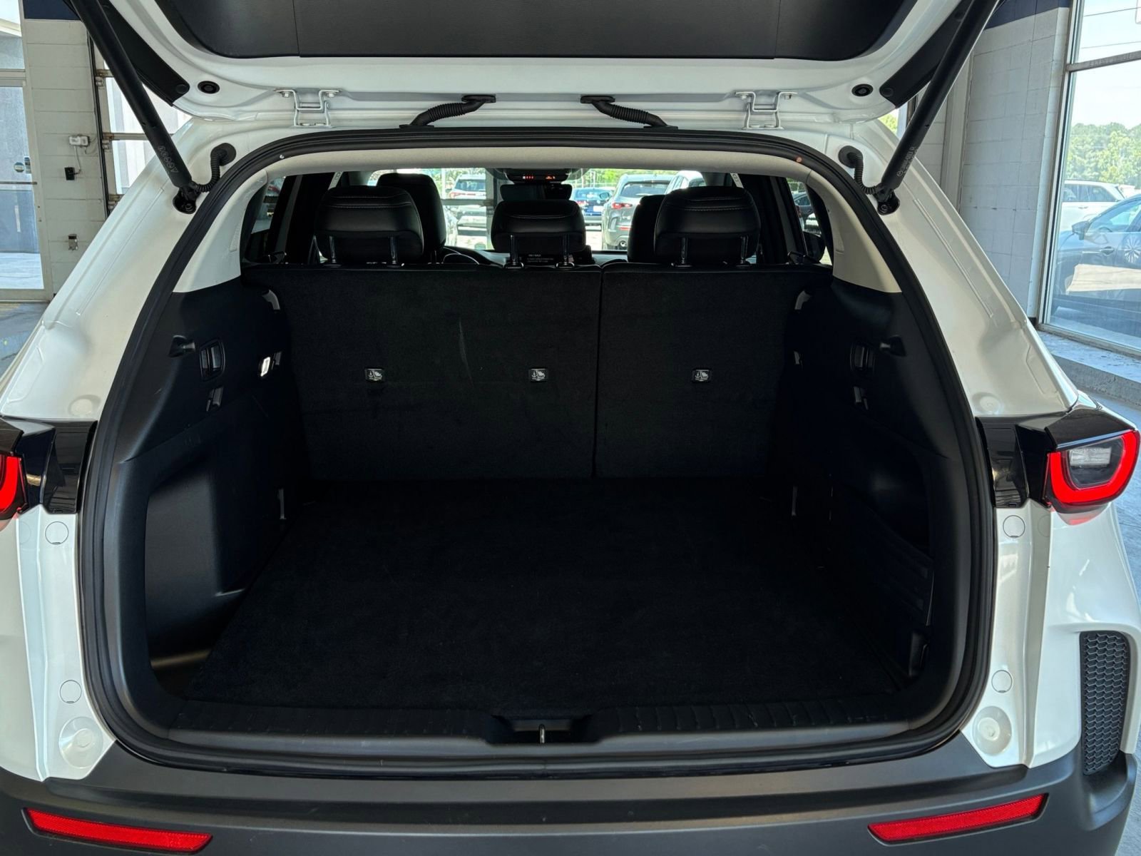 Thumbnail: 2025 Mazda CX-50 - 34