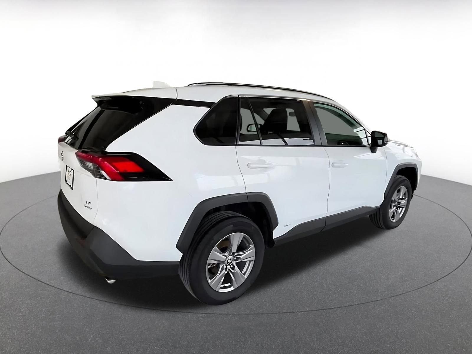 Thumbnail: 2025 Toyota RAV4 - 15