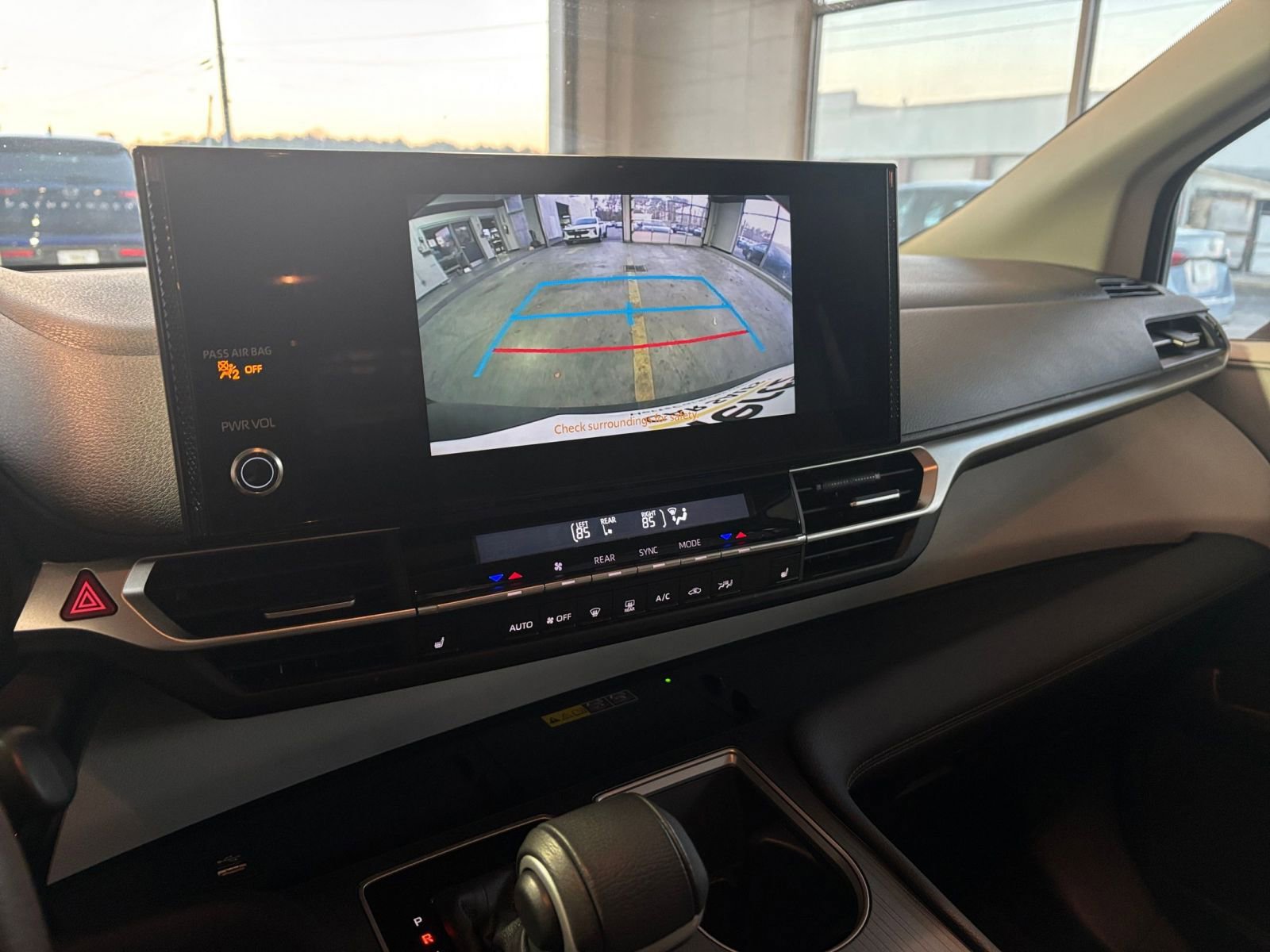 Thumbnail: 2025 Toyota Sienna - 27