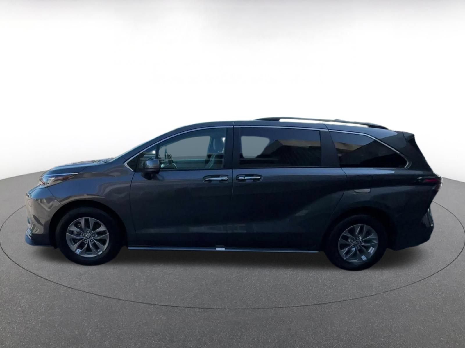 Thumbnail: 2025 Toyota Sienna - 10