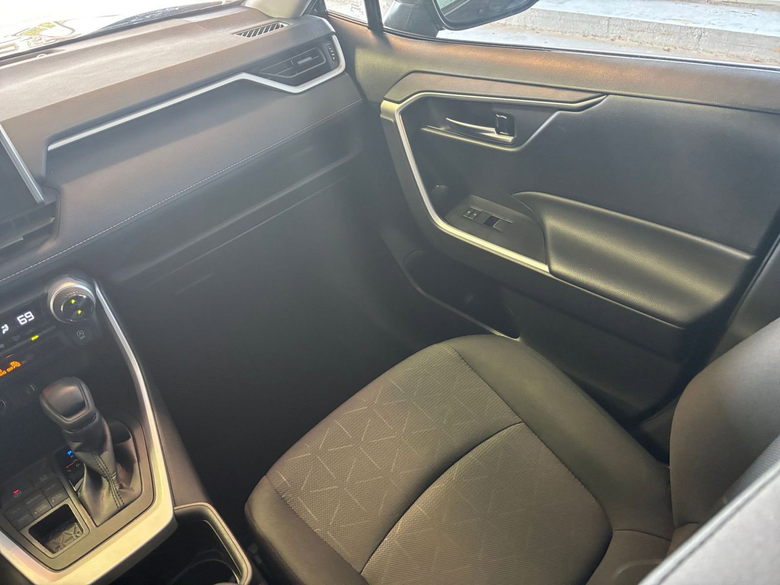 Thumbnail: 2025 Toyota RAV4 - 35