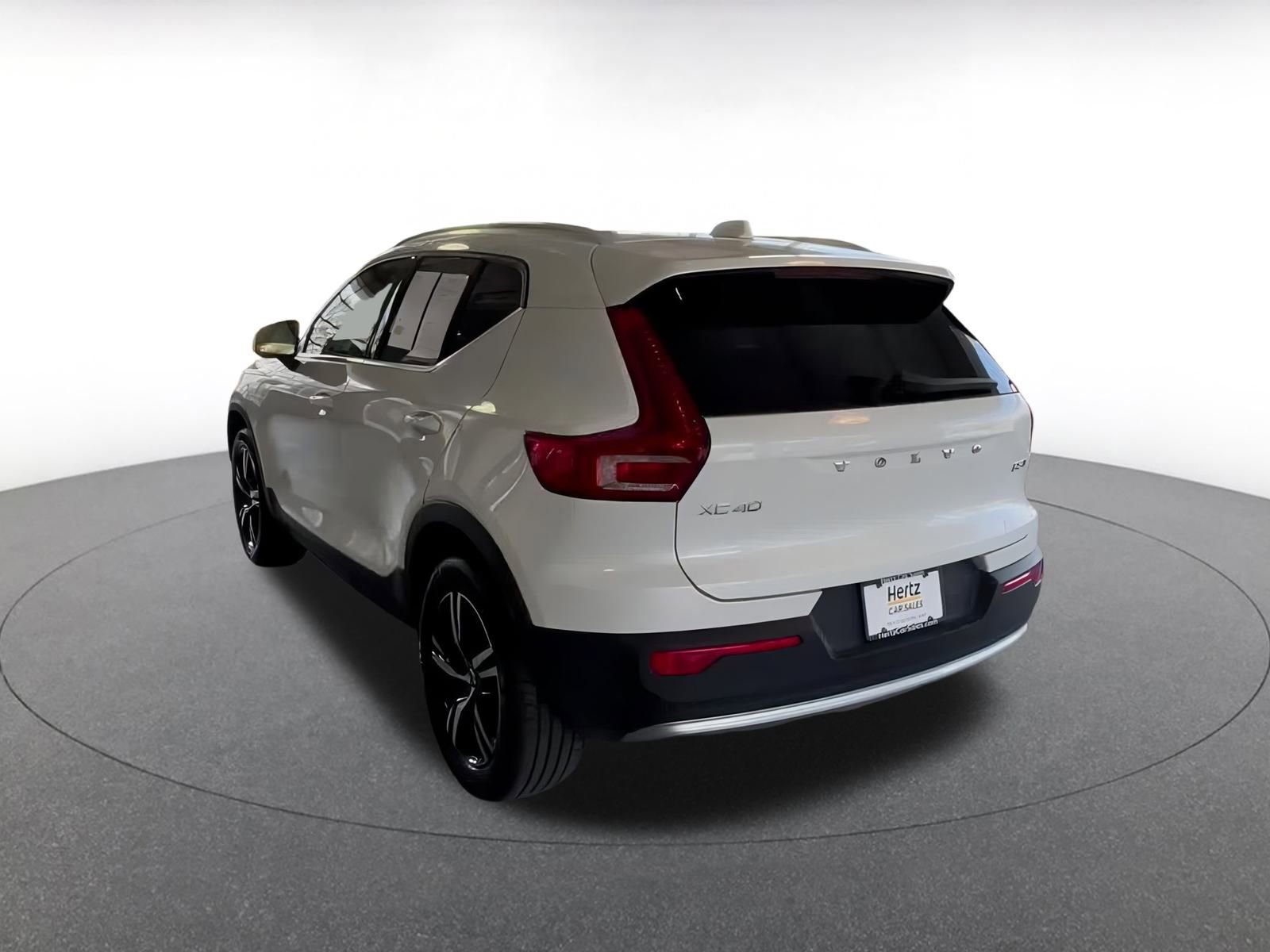 Thumbnail: 2024 Volvo XC40 - 10
