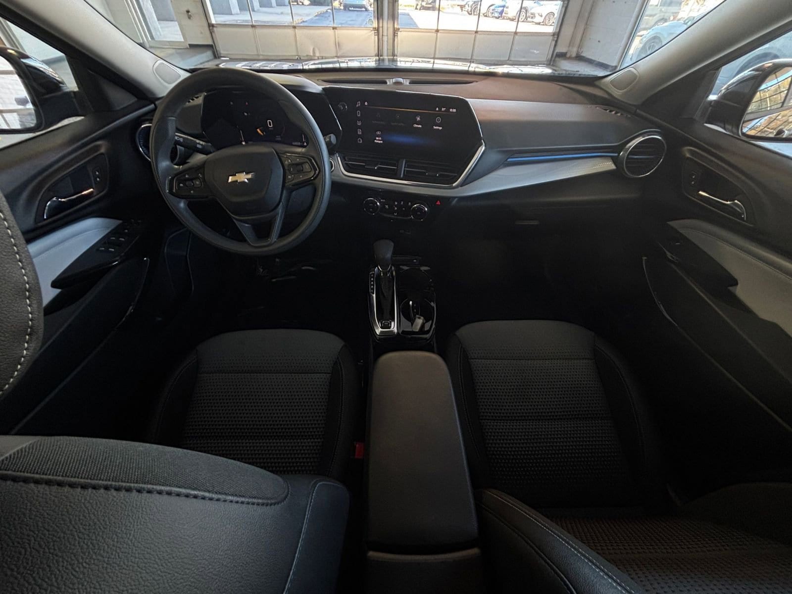 Thumbnail: 2025 Chevrolet Trax - 34