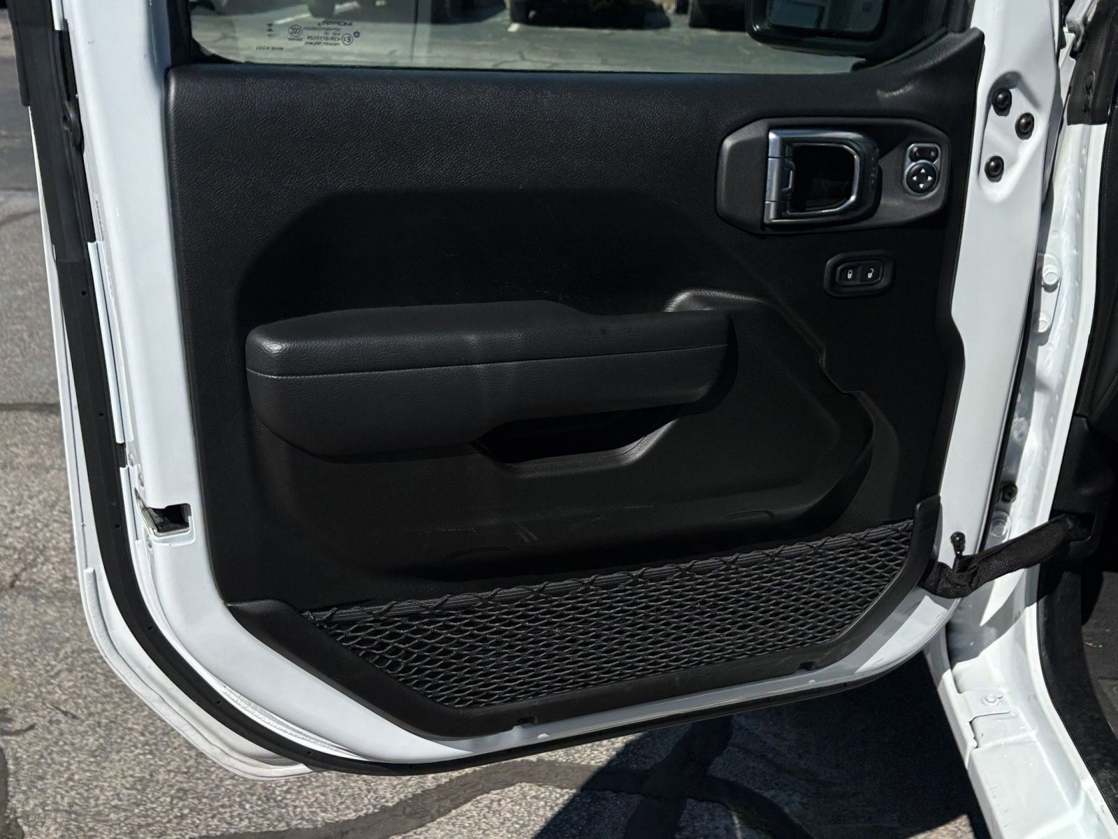 Thumbnail: 2025 Jeep Wrangler - 18