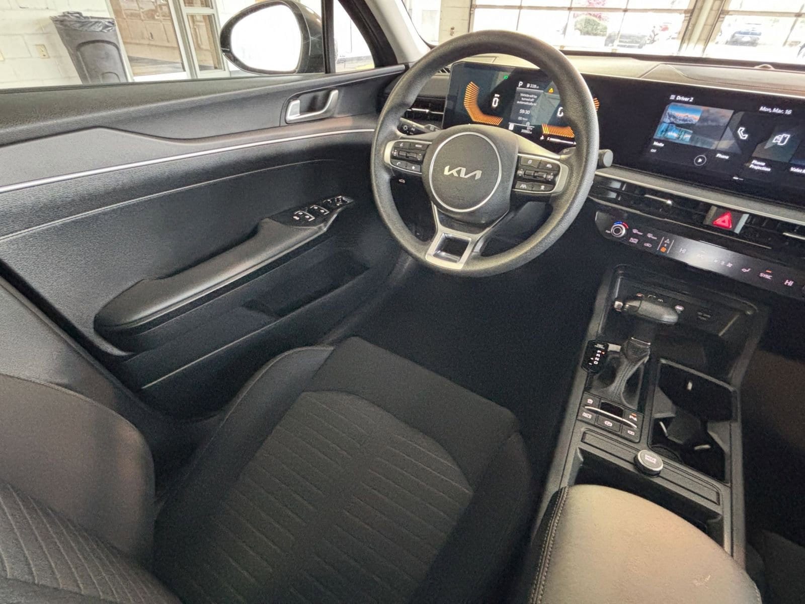 Thumbnail: 2025 Kia K5 - 34