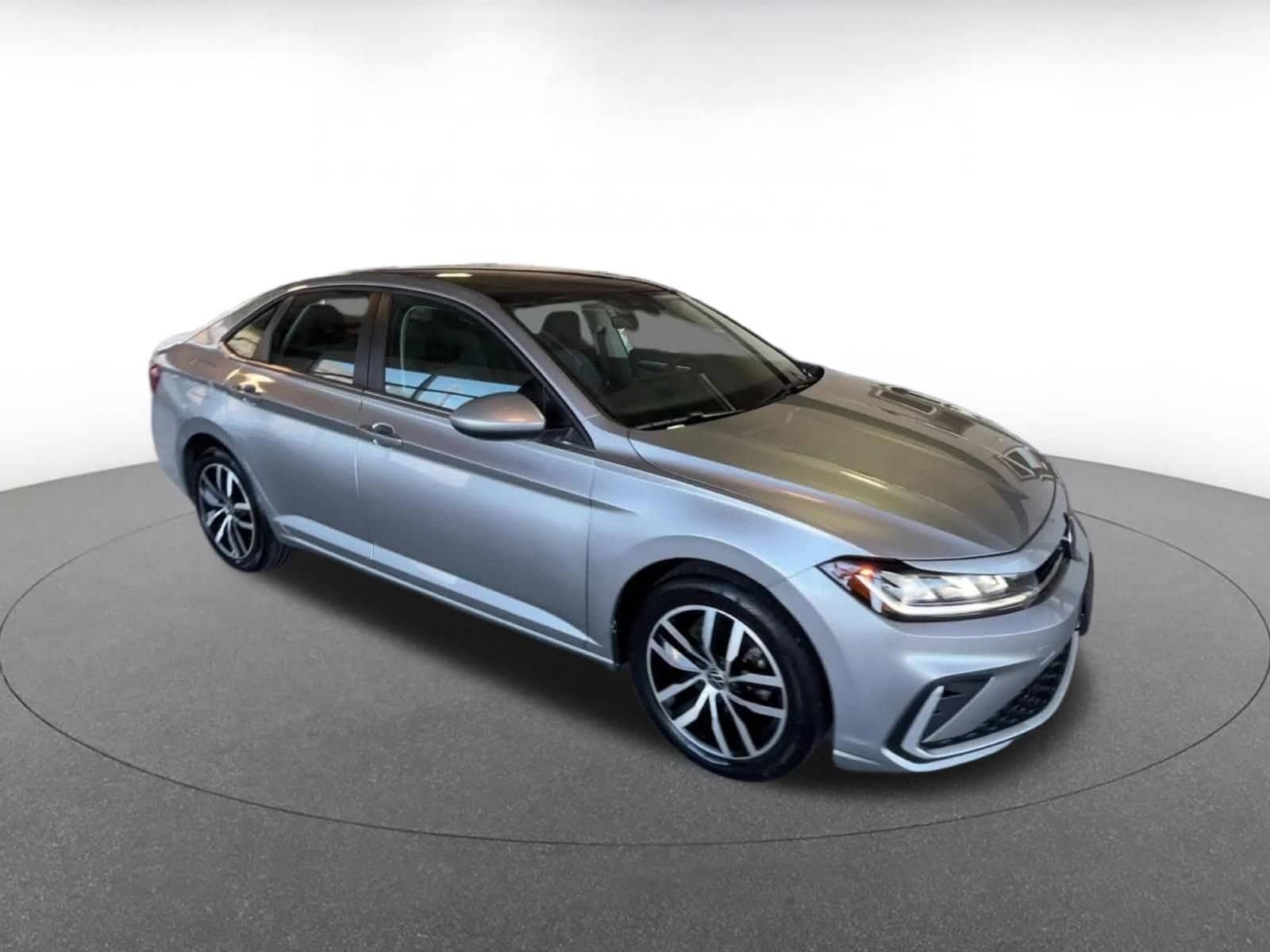 Thumbnail: 2025 Volkswagen Jetta - 2