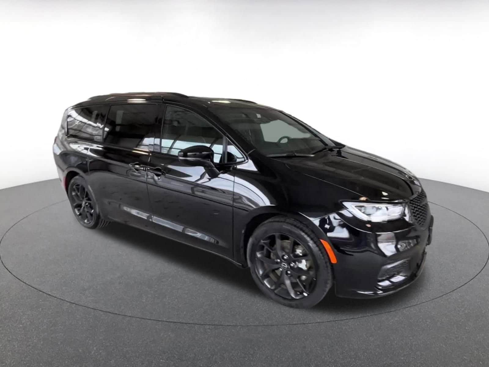 Thumbnail: 2025 Chrysler Pacifica - 2