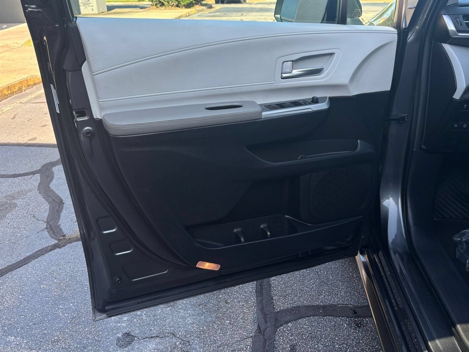 Thumbnail: 2025 Toyota Sienna - 20