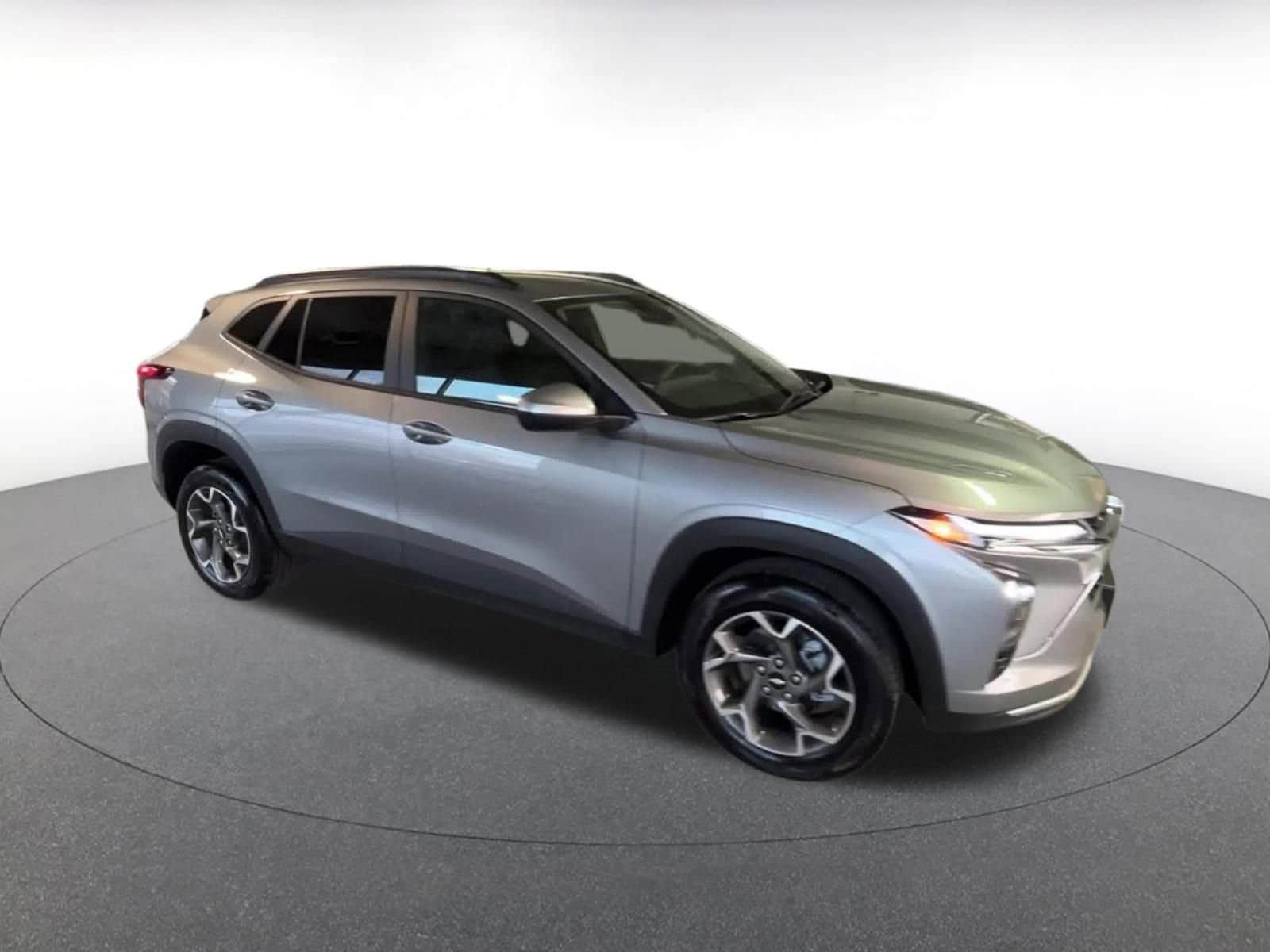 Thumbnail: 2025 Chevrolet Trax - 2