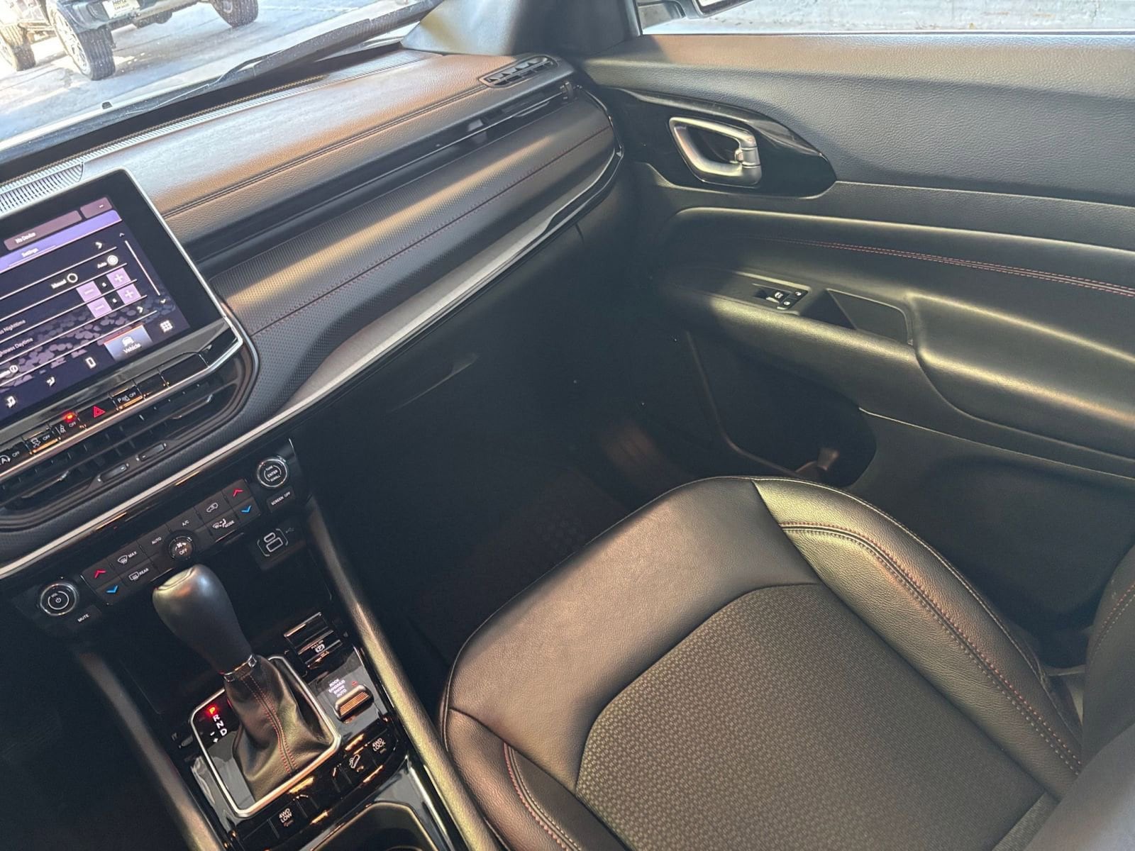 Thumbnail: 2025 Jeep Compass - 34