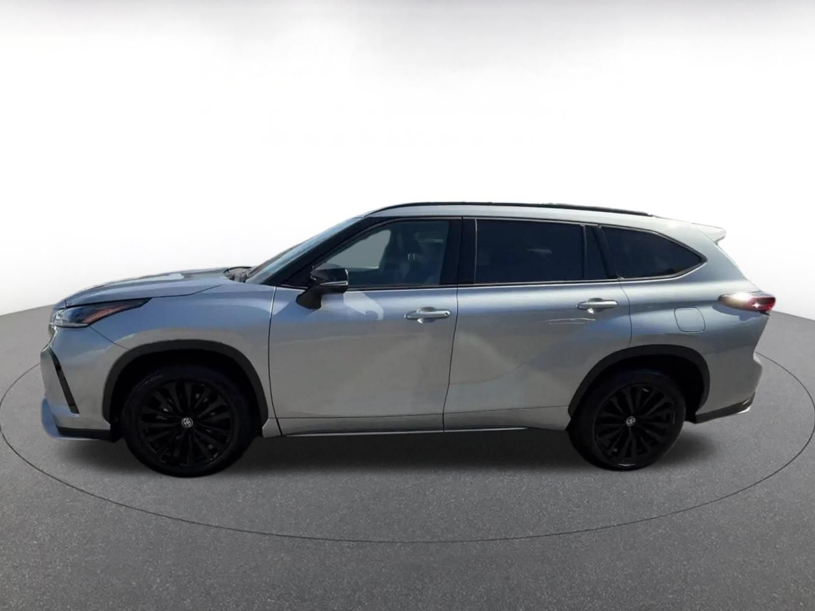 Thumbnail: 2025 Toyota Highlander - 8