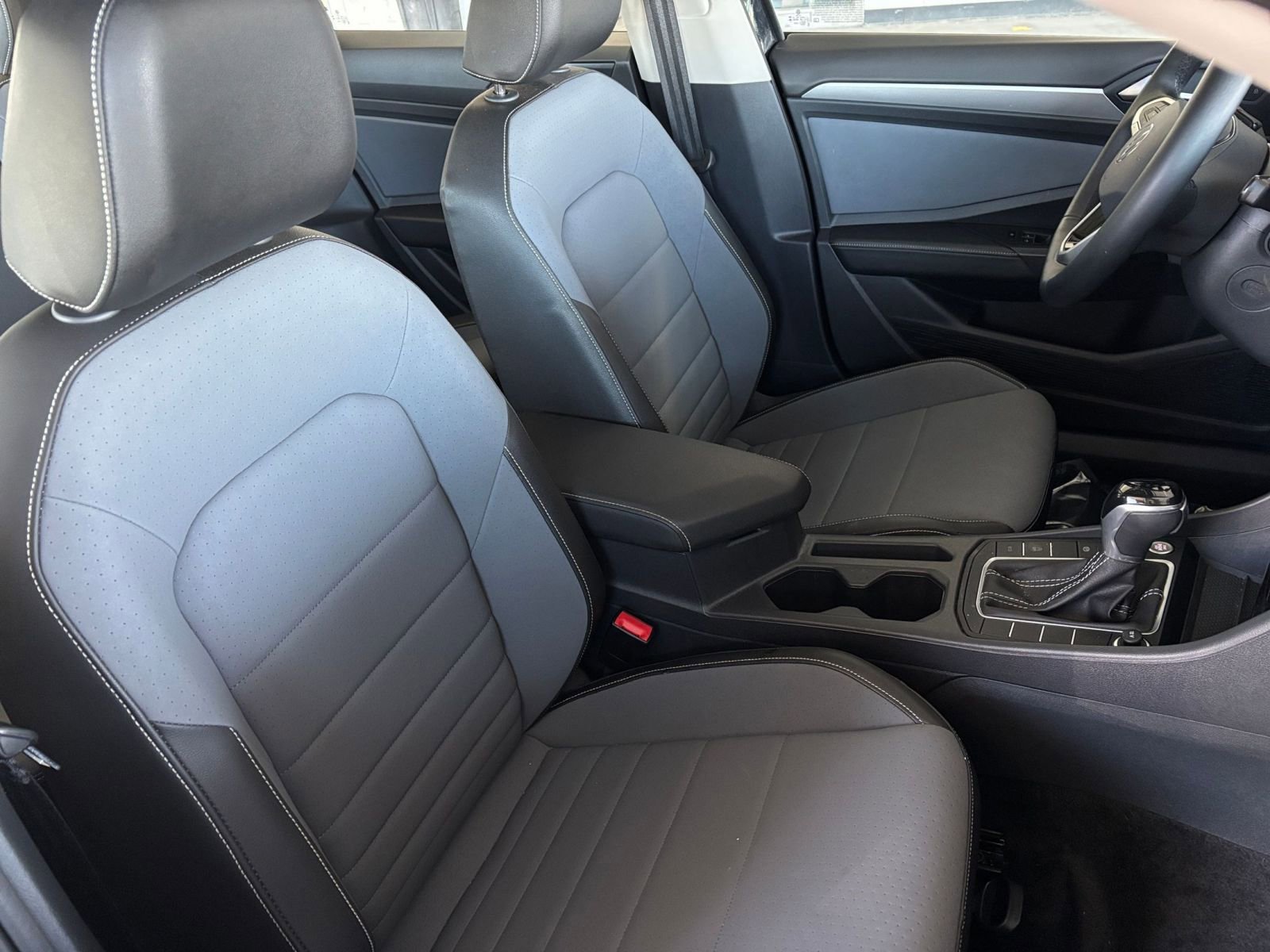 Thumbnail: 2025 Volkswagen Jetta - 34