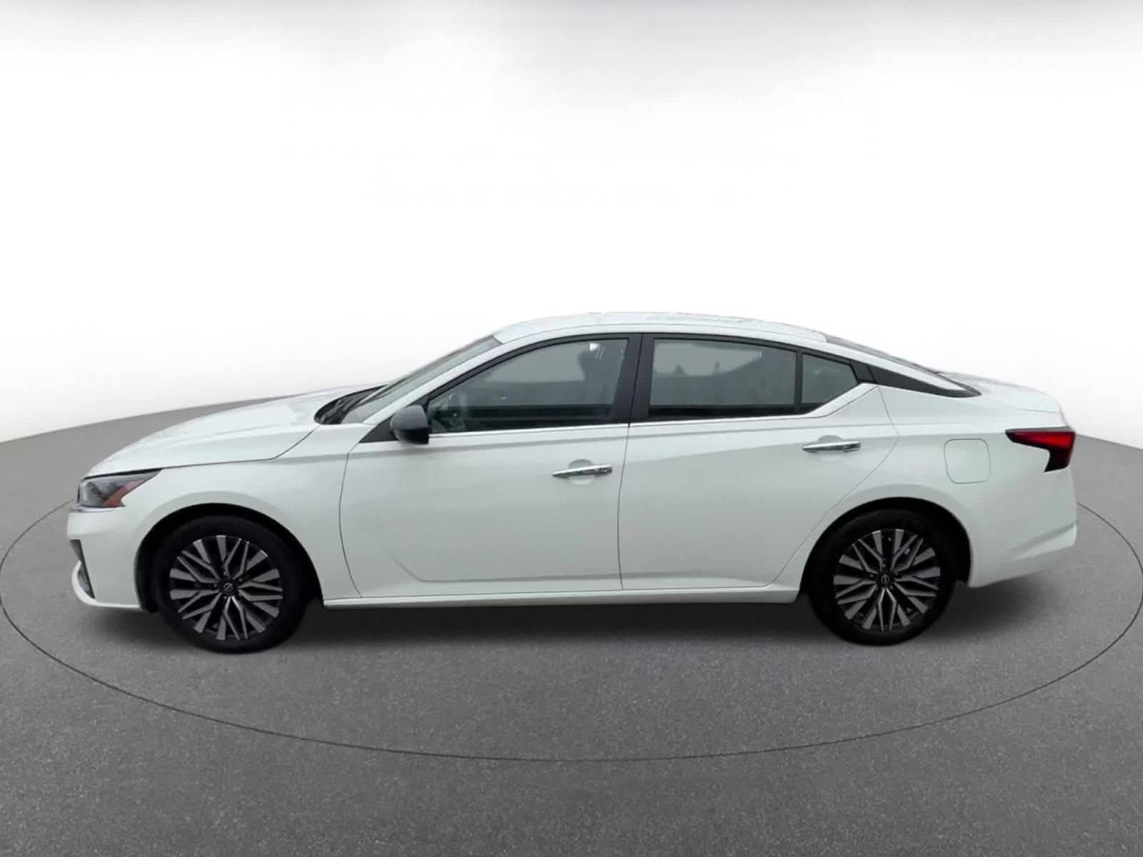 Thumbnail: 2025 Nissan Altima - 8