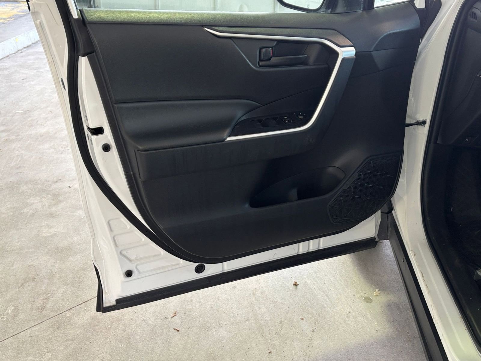 Thumbnail: 2025 Toyota RAV4 - 20