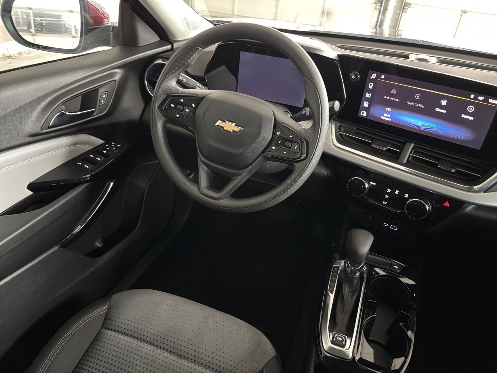 Thumbnail: 2025 Chevrolet Trax - 33